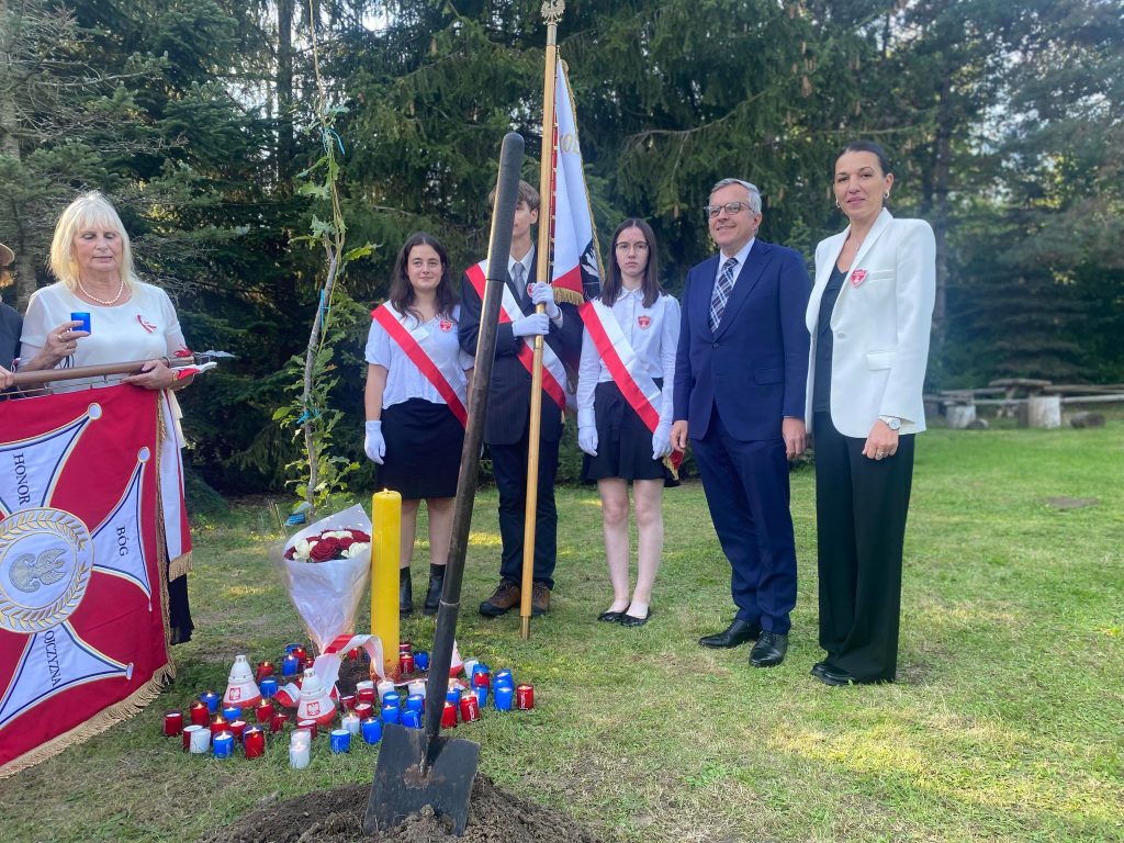 Poświęcenie Dębu Pamięci Rotmistrza Witolda Pileckiego