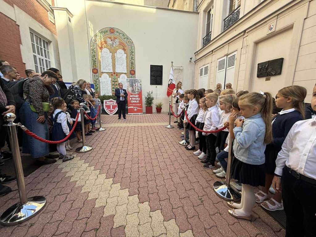 Ślubowanie i pasowanie na Ucznia klasy I. Oddziały dziecięce